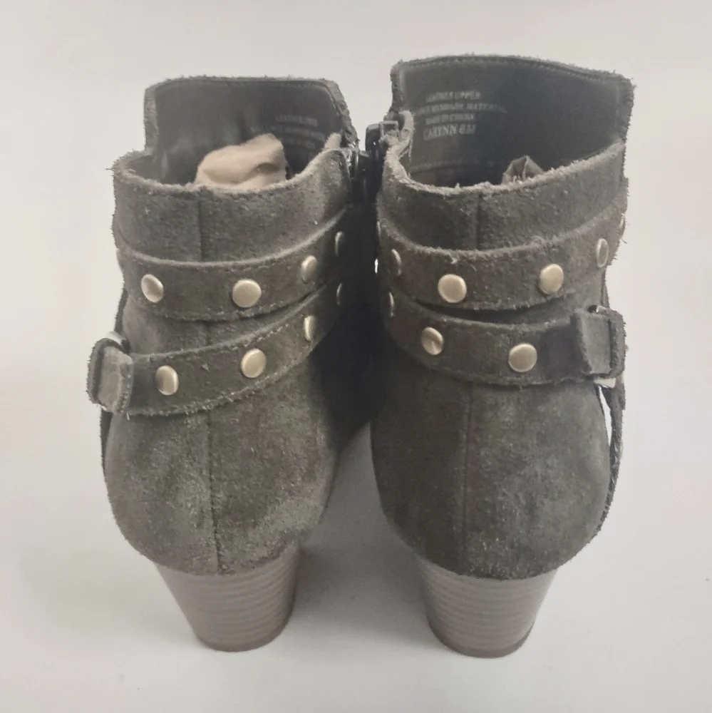 Violet & Red Boots Olive Green Suede Ankle Strappy Booties Zip Sz 6M Studded EUC